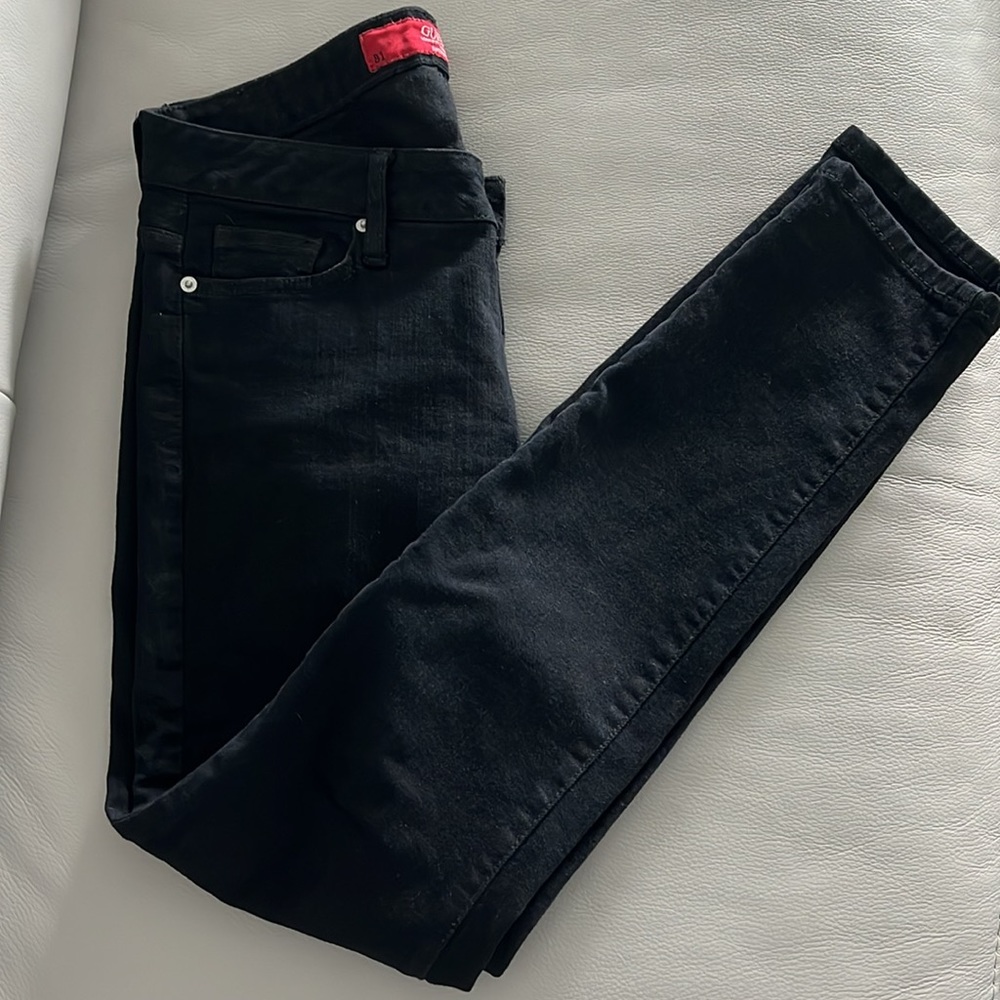 Black guest jeans worn a few times and great condition!